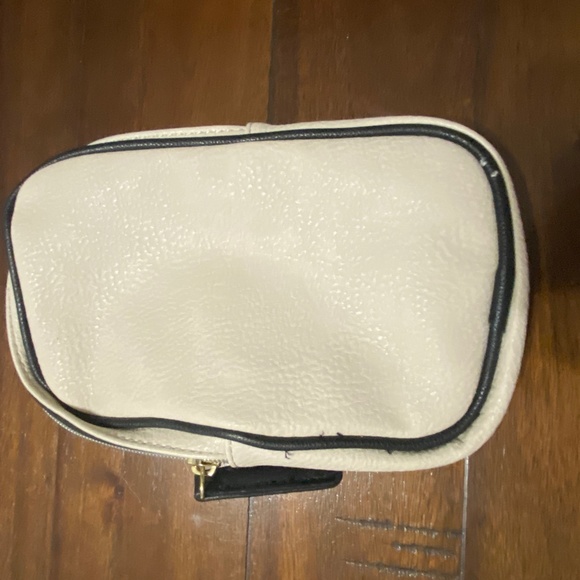 Steve Madden Makeup Pouch - Picture 10 of 12